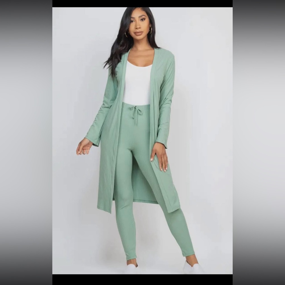 Elegant Mint Green Women's Leggings Set